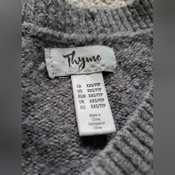 Thyme Maternity Polar Bear Sweater - Picture 4 of 4